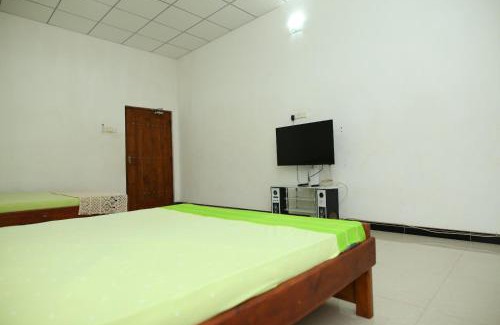 Anuradhapura Apartment | Sujee's Guest House with Two Bed Rooms