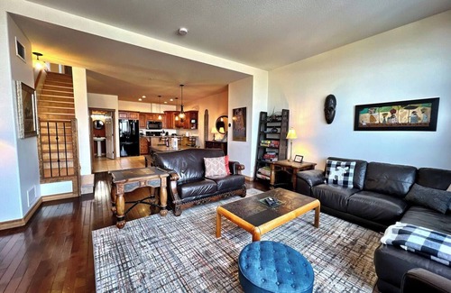 East Kootenay Condo | SullivanStone 34 - Golf - Ski - Hike - Chill - Private Hot Tub - Sleeps 10