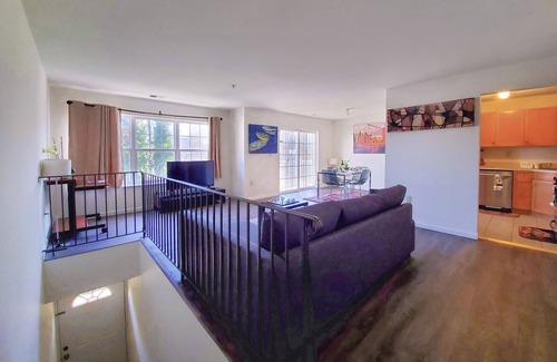 Iselin Apartment | SUMMER DISCOUNT Spacious 3 bedroom townhome free parking washer/dryer WIFI