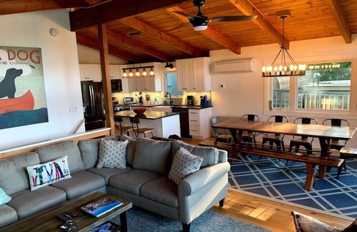 Ludlow House | Summer fun on the lake - great for 2 families or 3 couples - newly remodeled