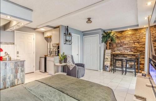 Georgetown Apartment | Summer Getaway in Brooklyn Private Room, Bath, Kitchen & Backyard