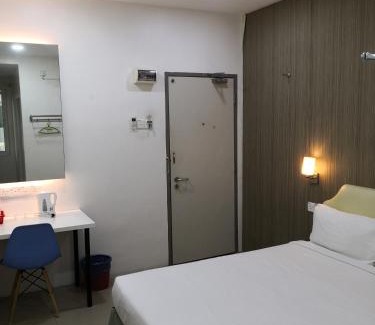 Kampung Alor Akar House | Summer Green Lodge