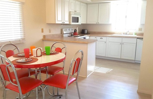 Sun Lakes House | Summer heats up the fun in beautiful Sun Lakes!