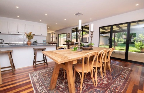 Orange House | Summer House - Grand, Heritage, CBD near Cafe