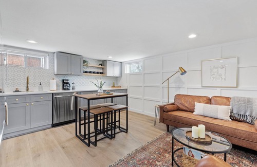Clayton Apartment | Summer in the Heart of Denver, Stylish 2Bd/1Ba apartment close to everything!