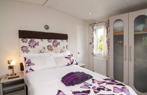 St Leonards-On-Sea Cabin | Summer Lodge luxury caravan in Hastings free WiFi