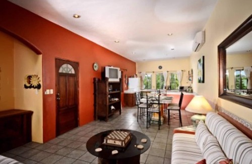 Colonia Independencia Hotel | Summer Place Inn Full House