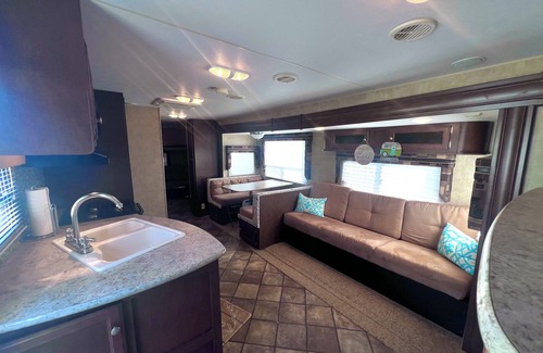 Bridgeport Resort | Summer’s Paradise: Your Dream Lakeside Getaway