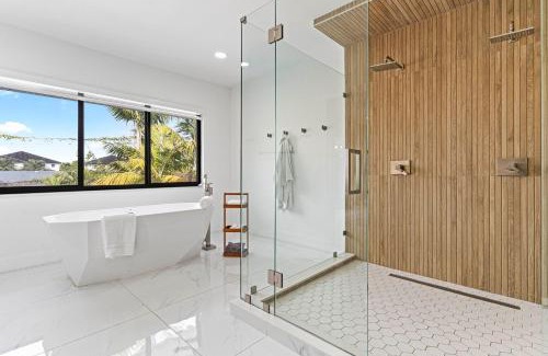 Olympia Heights House | Summer Swim Sale! 4 BR - Private Pool, Grill, Soaking Tub, Near Coral Gables & MIA Airport