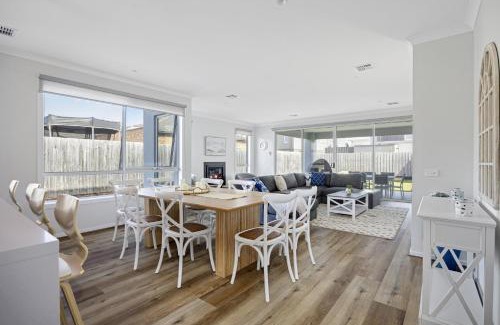 Capel Sound House | Summerhouse 5min walk to the beach 7min drive to Hot Springs