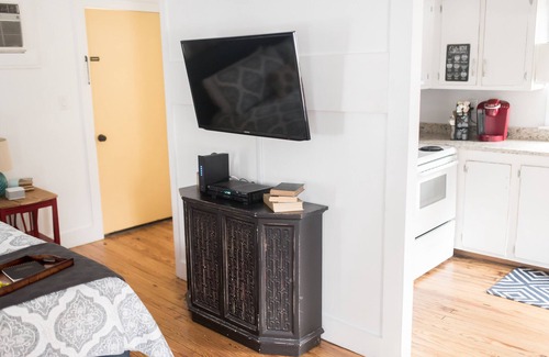 Summerville Historic District Cottage | Summerville Schoolhouse Retreat