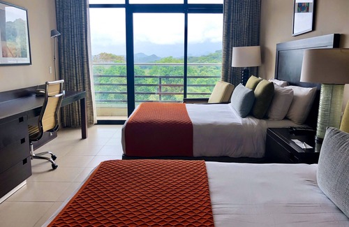 Paraiso Hotel | Summit Rainforest & Golf Resort