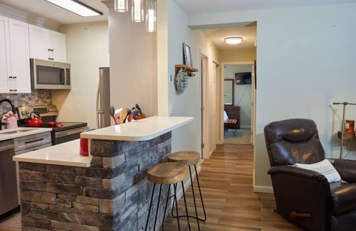 Timberline Condo | Summit View – Walk to Timberline Mountain ski lifts and lodge!
