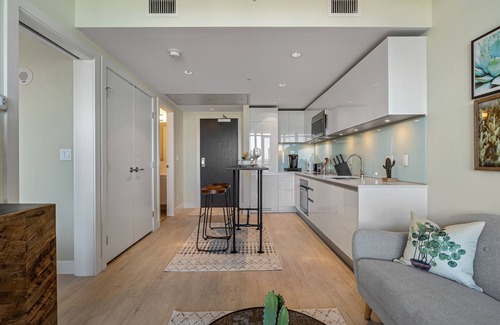 Beltline Condo | Sun-filled Condominium with in-door Parking and Gym