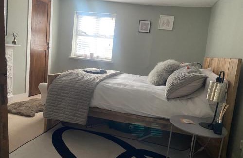 Martlesham Heath House | Sun lane cottage