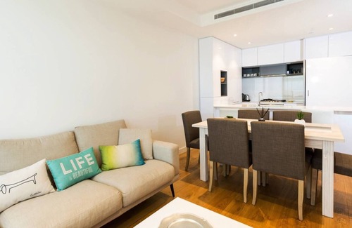 Doncaster East Apartment | Sun lit Suburban Stay near Westfield Doncaster