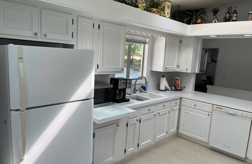 Macon House | Sun's Out - Fun's Out Lodge nn BOAT RAMP and Beach AreanLake Gaston - Macon, NC