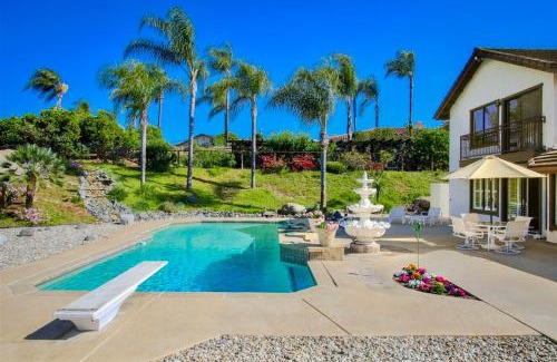 Kit Carson House | Sun&Star Studded Central Luxury with Hottub, Pool, Views