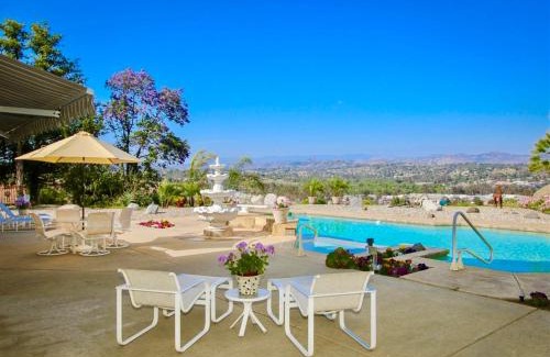 Kit Carson House | Sun&Star Studded Central Luxury with Hottub, Pool, Views