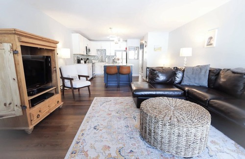 Fraser Condo | Sun Sung Cozy Condo A Stylish Escape for 4!