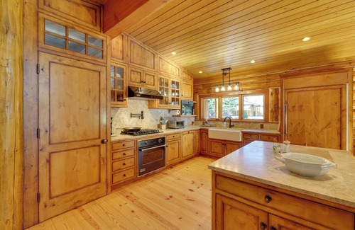 Weyyakin Ranch House | Sun Valley Log Home w/Hot Tub & Mtn Views!