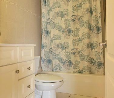 North End Apartment | Sunbeach Condo 900 Wesley Avenue Unit 109