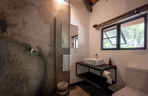 Thorny Bush Game Reserve Cabin | Sunbirds Oasis Lodge