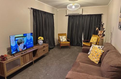 Kapiti Island House | Sunflower Cottage