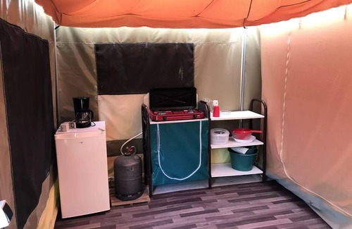 Le Grez House | Sunflowers Campsite * - Canvas Bungalow READY TO CAMP 3 Rooms 4 People Without Sanitary