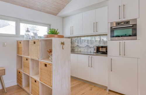 Cottesloe Apartment | Sunkissed Studio in Cottesloe