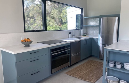 Ojai House | Sunlight filled retreat on acres of organic orchards with mountain views.