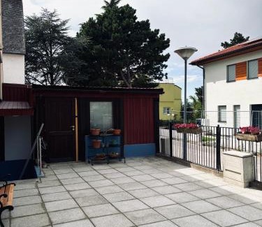Voesendorf Apartment | Sunlit Apartment with Garden, Next to Station, Vienna