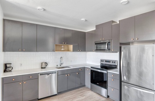 Judkins Park Apartment | Sunlit Central District 1BR w/Gym & BBQ, nr downtown, by Blueground