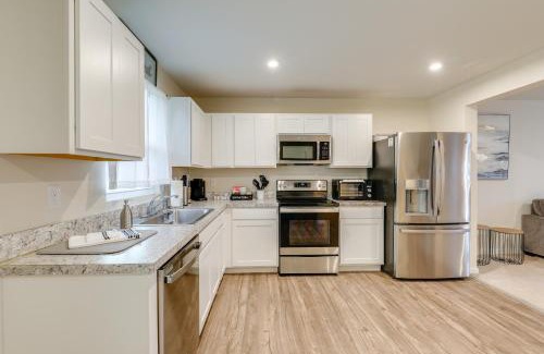 Milford House | Sunlit Milford Townhome Less Than 2 Mi to Riverwalk!