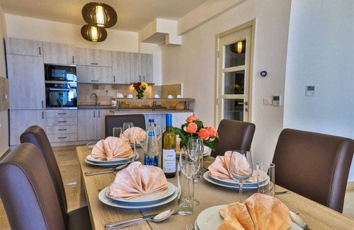 Rezevici Villa | Sunniest Villa Violet