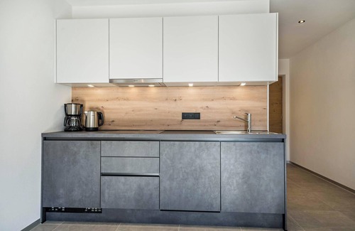 Lana Apartment | "Sunnig - Apartment Morgensonne" with Mountain View, Balcony & Wi-Fi