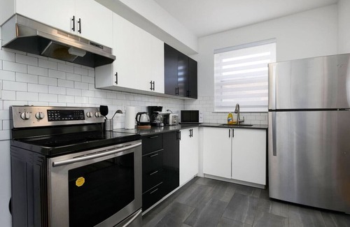 Cote-Des-Neiges—Notre-Dame-De-Grace Apartment | Sunny 2BR unit in Montreal