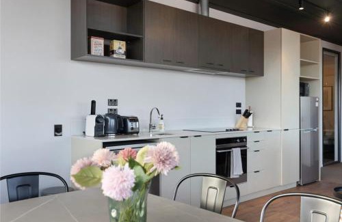 Petone Apartment | Sunny 3BR Petone Apt - Close to Shops Transit