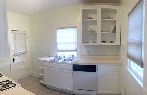Broadmoor House | Sunny And Safe New Orleans 2 Bedroom