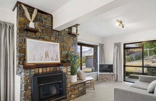 Fernhill House | Sunny Arawata retreat