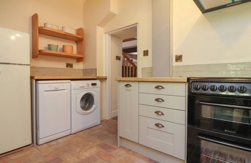 Slyne Cottage | SUNNY BANK, pet friendly, character holiday cottage in Brookhouse