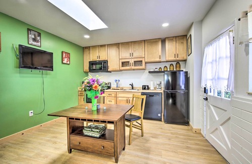 Lincoln Acres Apartment | Sunny Bonita Studio ~ 5 Mi to Historic Dtwn!