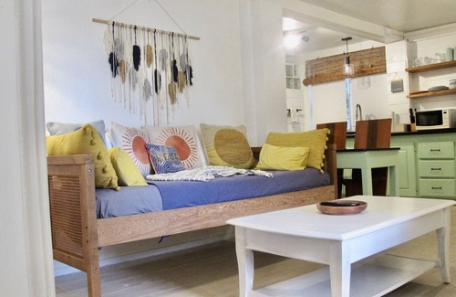 Surfside House | Sunny Bungalow 1 Bedroom- Pool- Beachfront-Relax