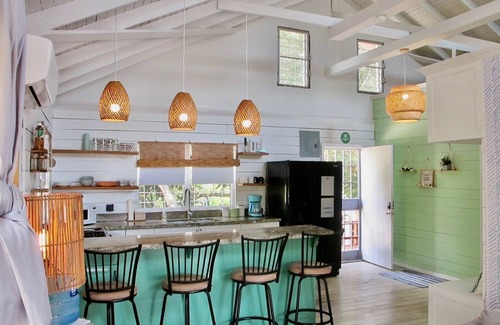 Surfside House | Sunny Bungalow, 3 Bedroom-Beachfront-Private Pool