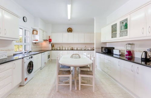 Santo Estevao House | Sunny & Calm 4 BDR House W/Pool by Lovelystay