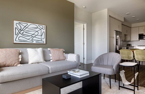 Carmel Valley Apartment | Sunny Carmel Valley 2BR w/Gym, BBQ, & W/D, nr Dining, by Blueground
