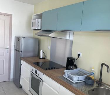 Quartier Desert Apartment | Sunny cottage, belle terrasse, proche et vue mer