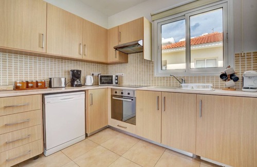 Kapparis Apartment | ♥ Sunny&Cozy Family Apartment ★ Walk to the Beach☼
