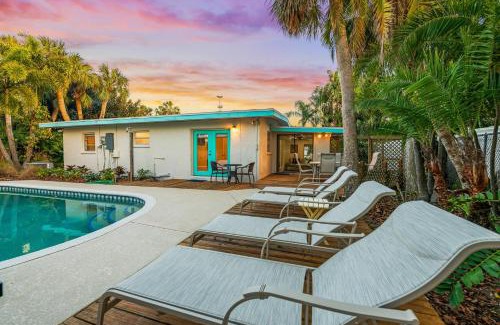 Holmes Beach House | Sunny Daze