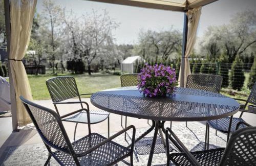 Ziepniekkalns Apartment | Sunny family terrace